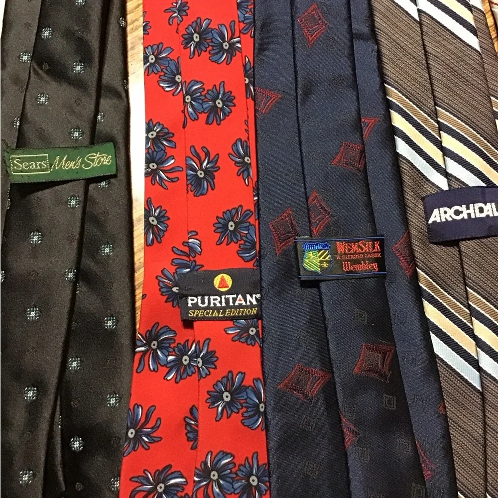 A total of 10 men’s neck ties